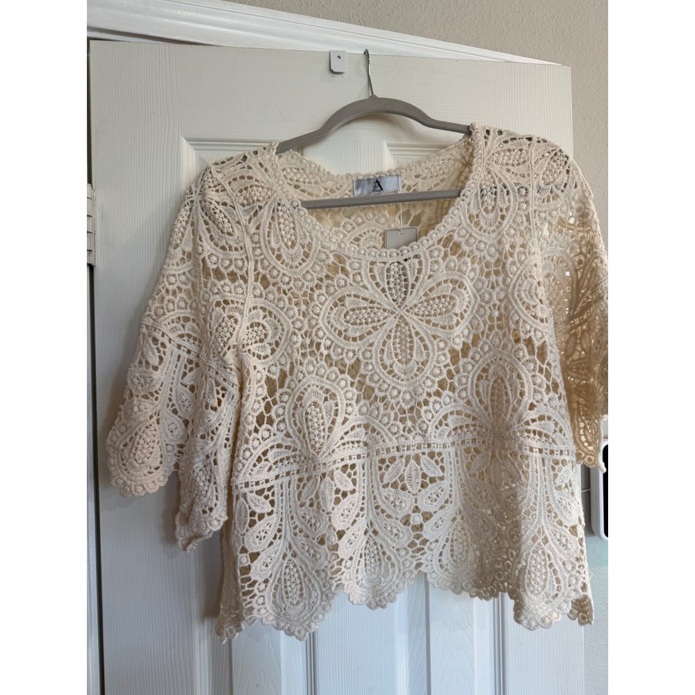 Adika‎ Cream Crochet Lace Boho Top Short Sleeve Scalloped Hem Medallion Blouse